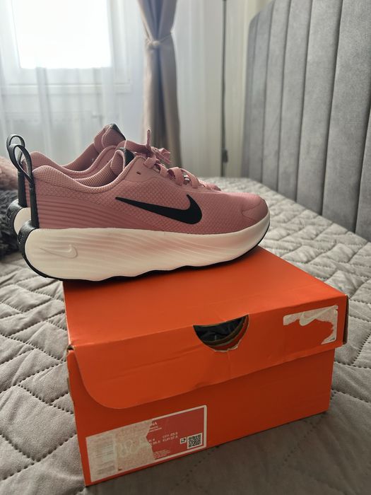 Маратонки nike пепел от рози