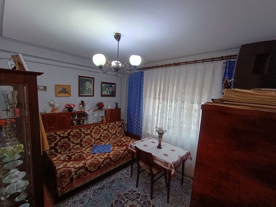 Apartament 3 camere semidecomandat, zona Capătul lui 1