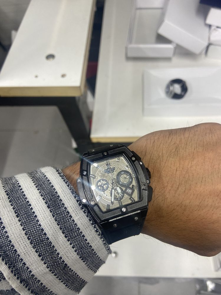 Часы Hublot  Стиль и статус по доступной цене