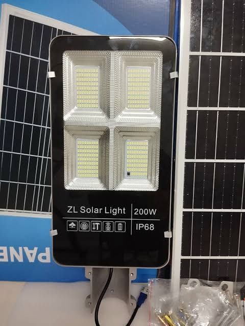 LED ПРОЖЕКТОР с солничним панелю