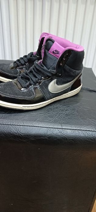 Vând adidasi adidas și ghete Nike
