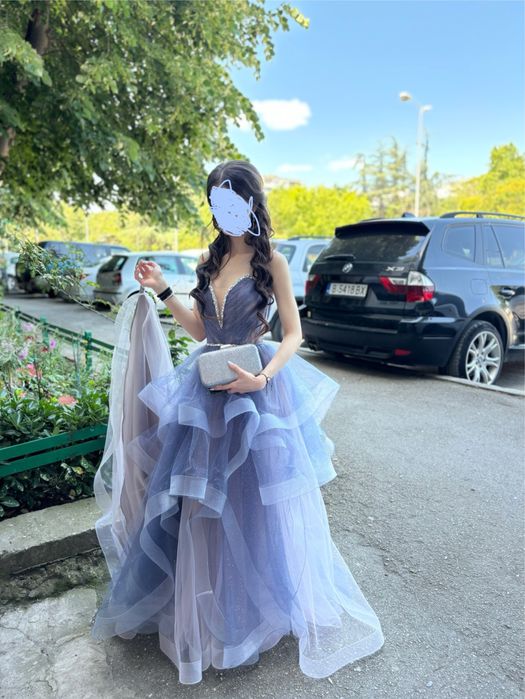 Абитуриенска рокля