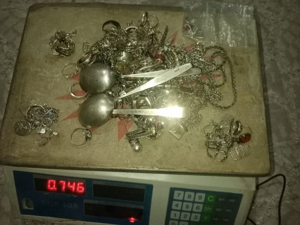 Kumushlar  серебро sotiladi narxini kelishamiz