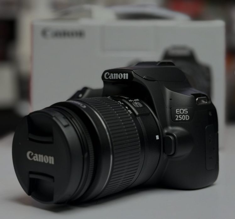 Фотокамера Canon 250D