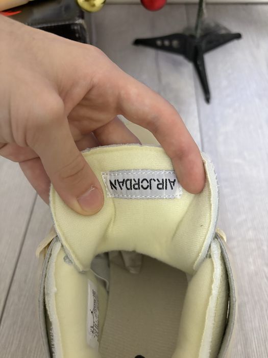 Jordan 4 off white 40 42