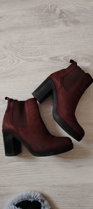 Botine din piele întoarsă