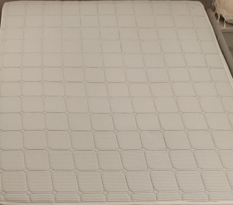 Vând saltea Dormeo in stare ireproșabilă avind dimensiunea 160/190.