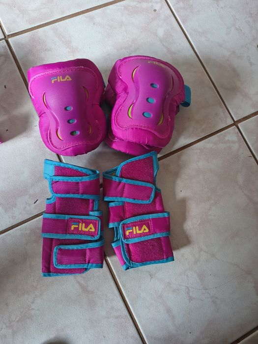 Cotiere, genunchiere fetițe