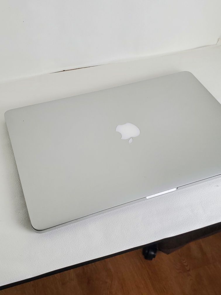 Apple MacBook Pro 15" , ретина экран