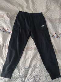 Pantaloni Nike negri cu buzunare laterale