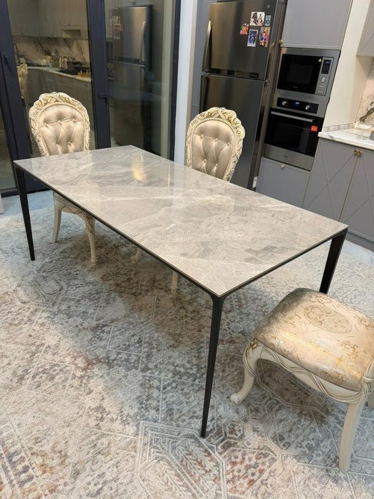 Стол. Кухонный. Состояние 10/9