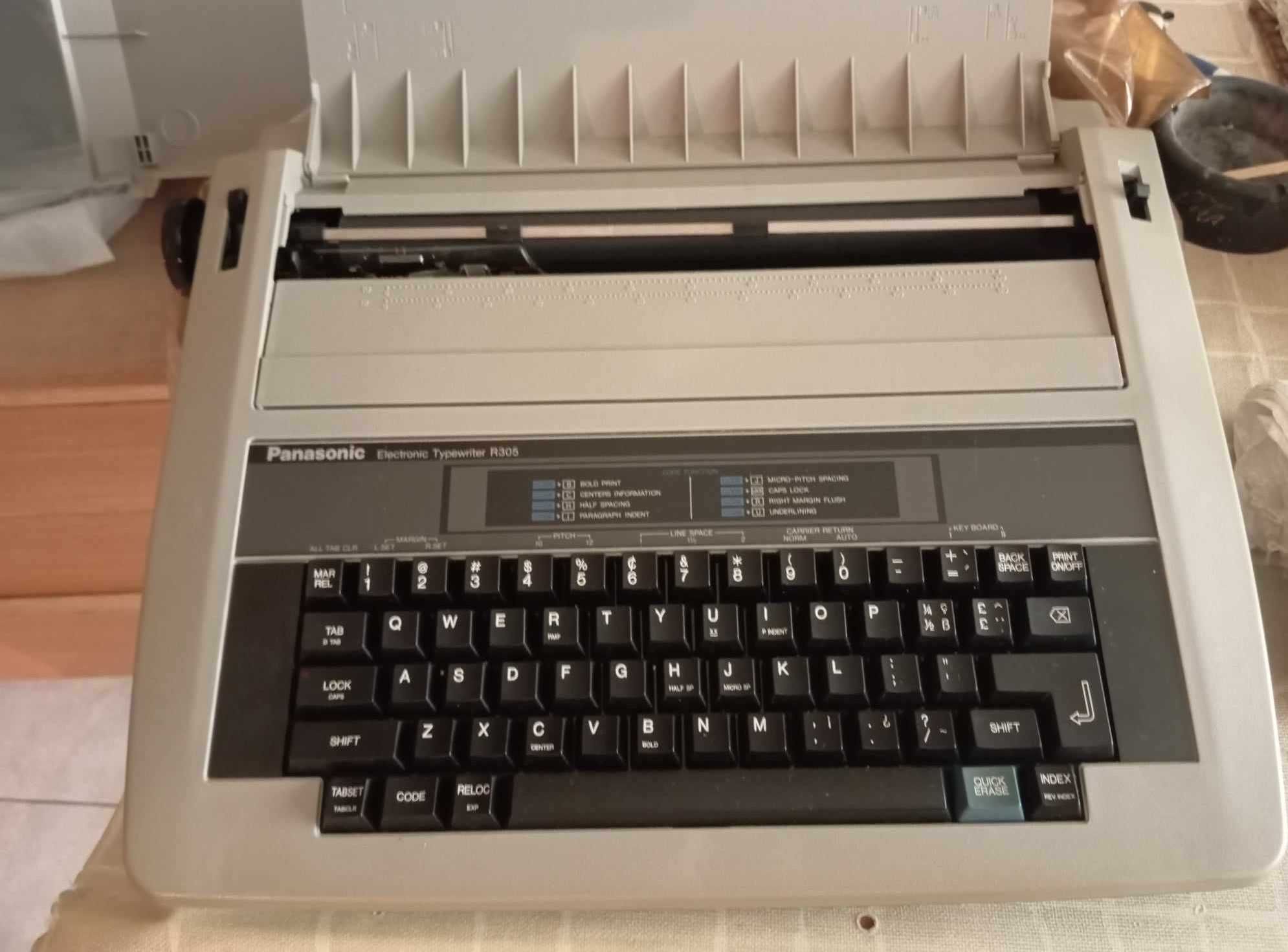 Запазена пишеща машина Panasonic