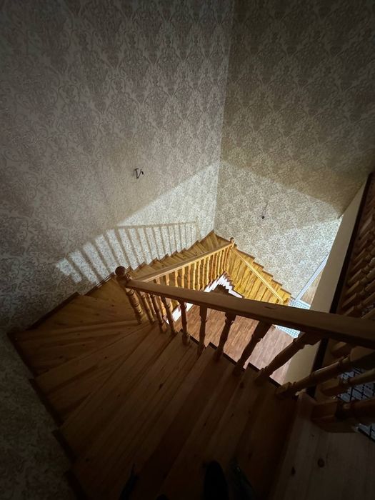 Sergili Ozgarish 2.6 sotix yevro remont 7 xonasi bor