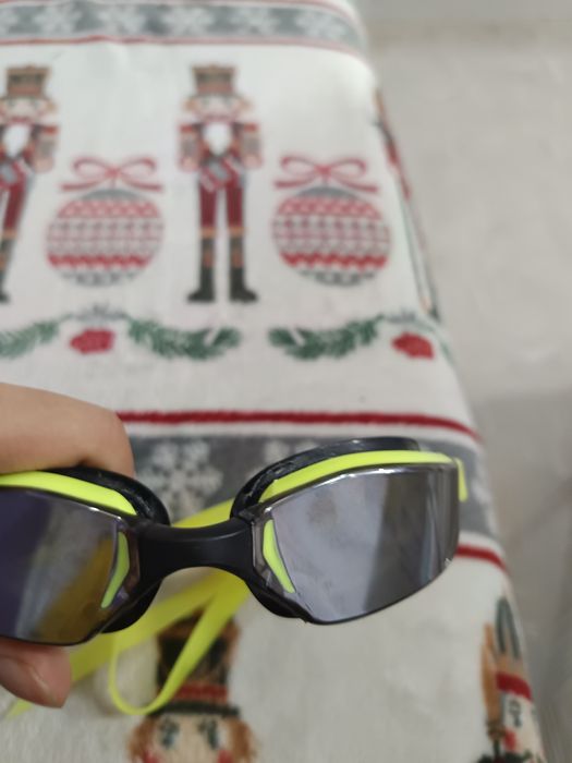 Продавам  плувни очила Michael Phelps mp Xcced titan mirror