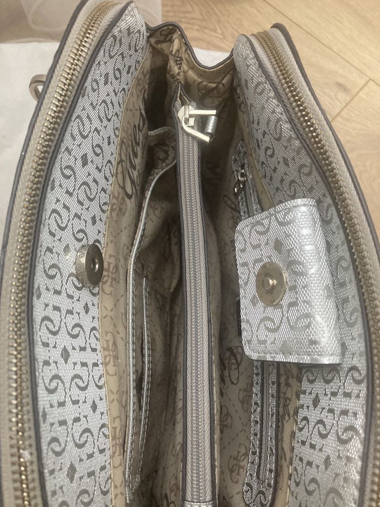 Дамска чанта Guess