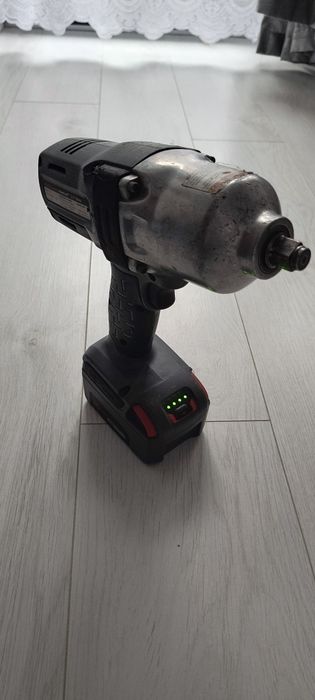 Cheie de Impact Profesionala Ingersoll Rand + acumulator V20