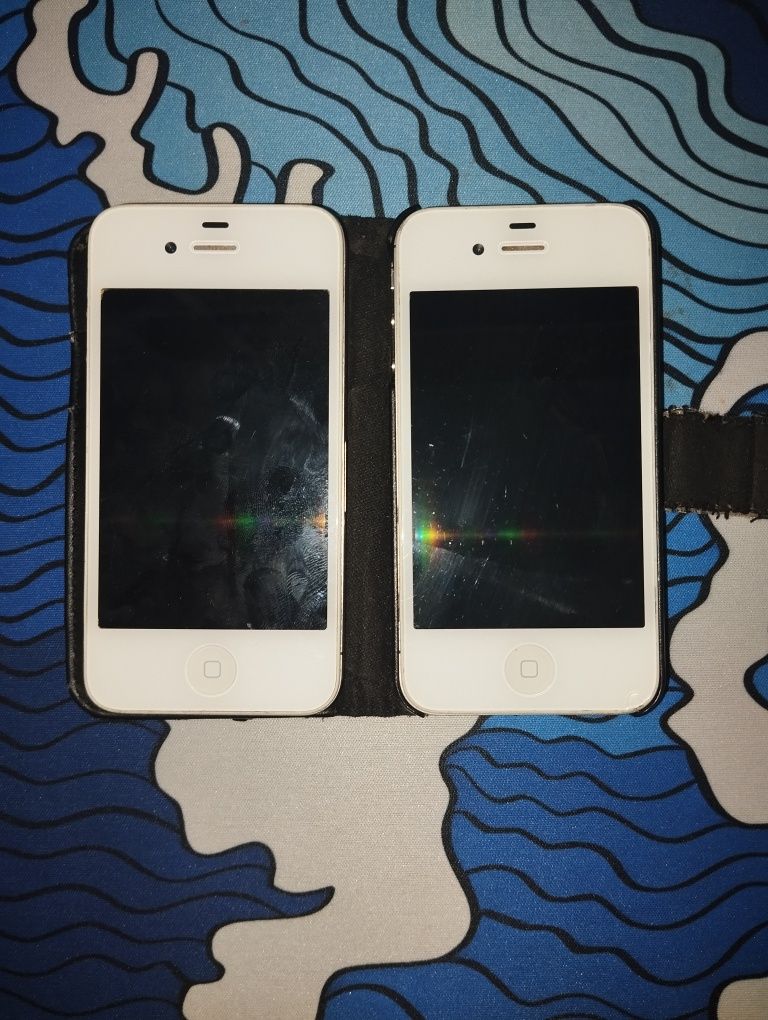 Два Iphone 4s перфектно състояние