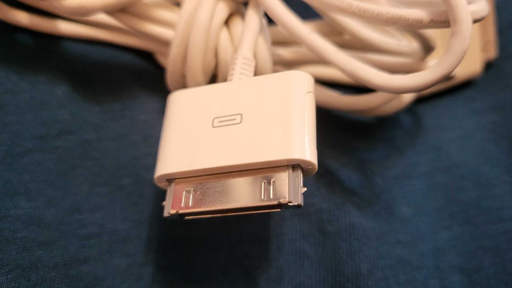 Cablu Date Iphone 4, 4S si ipod Original  cu prindere la mufa