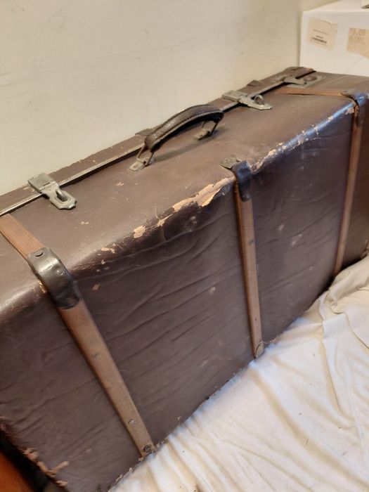 Стар куфар за декорация 80х44х23 ( примерни размари)