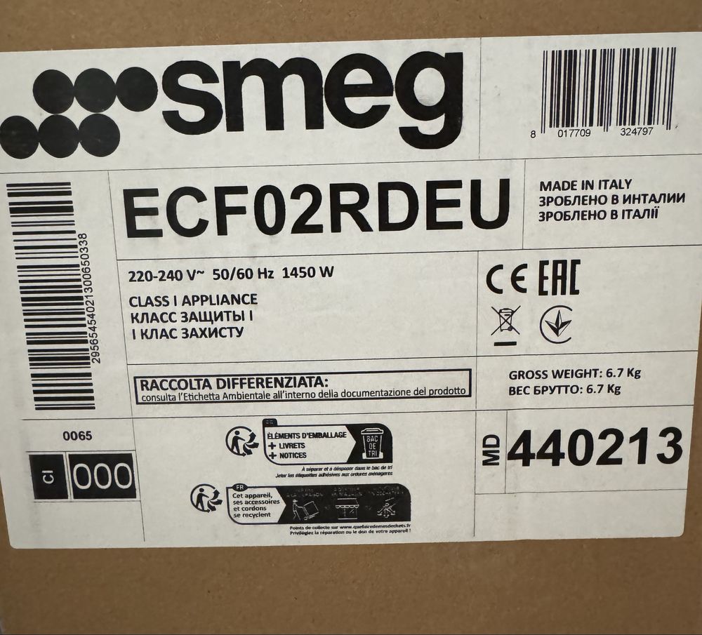 Кофемашина Smeg ECF02RDEU