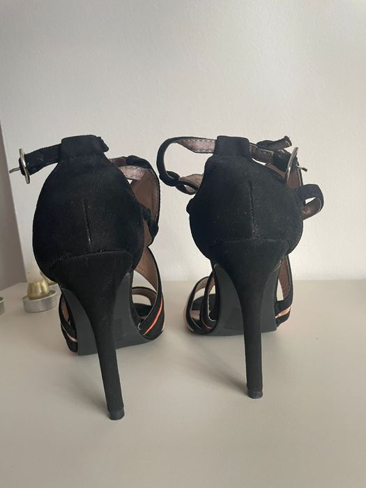 Sandale cu toc mărimea 38