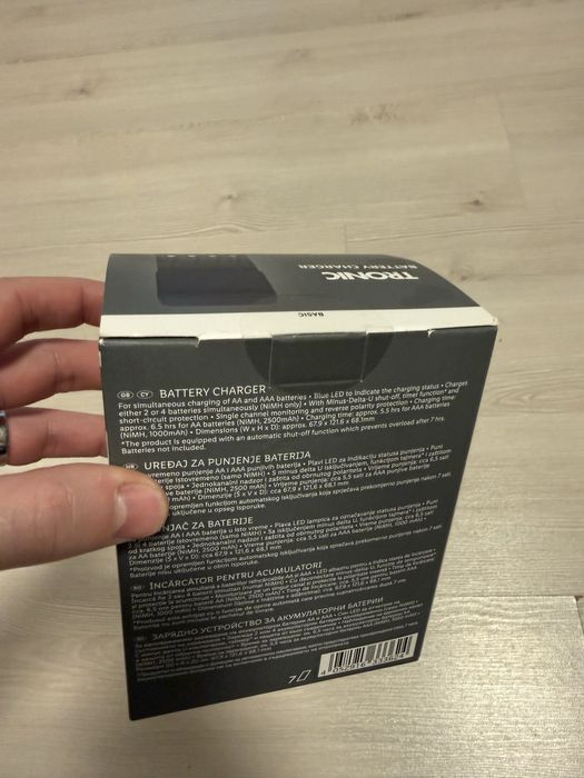 Vând Încărcător baterii TRONIC – Nou, sigilat – AA & AAA