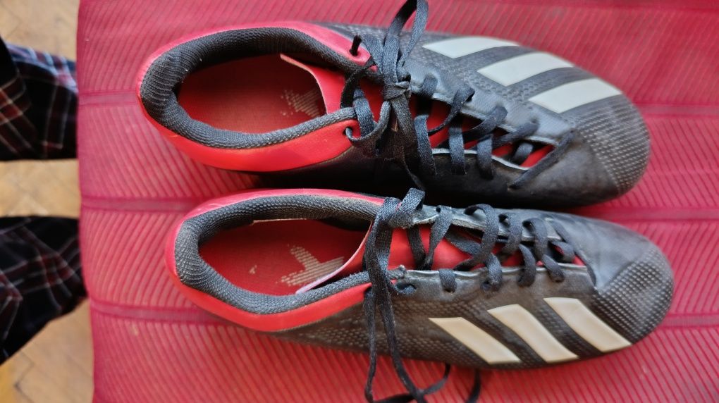 Бутонки Adidas много добри.
