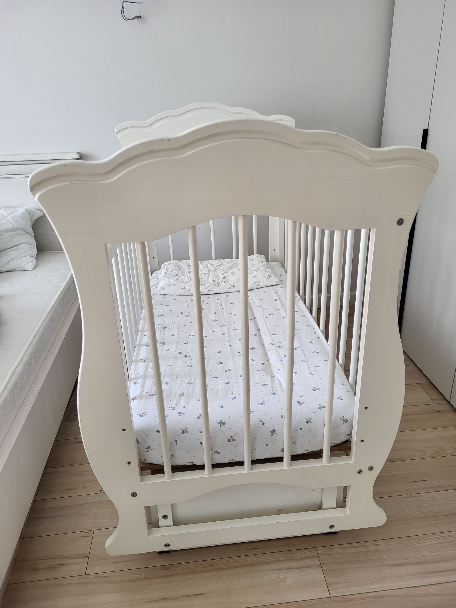 Детская кроватка для новорождённых с размерами матраса 60×120 см