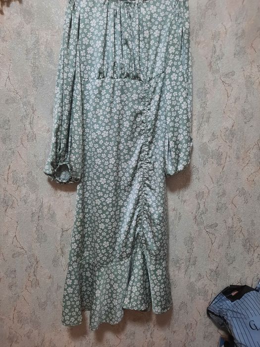 Платье миди,нежно зелёный цвет с белыми цветочками