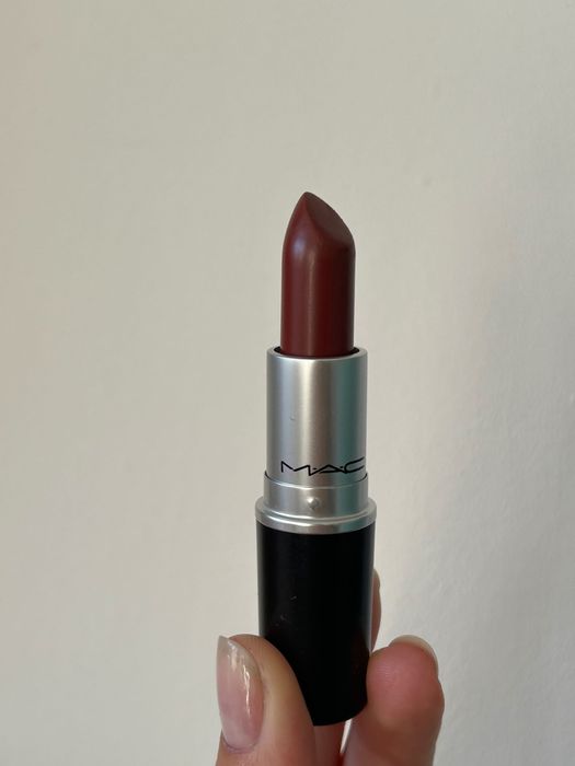 Mac ново червило в цвят Paramount с подарък несесерче