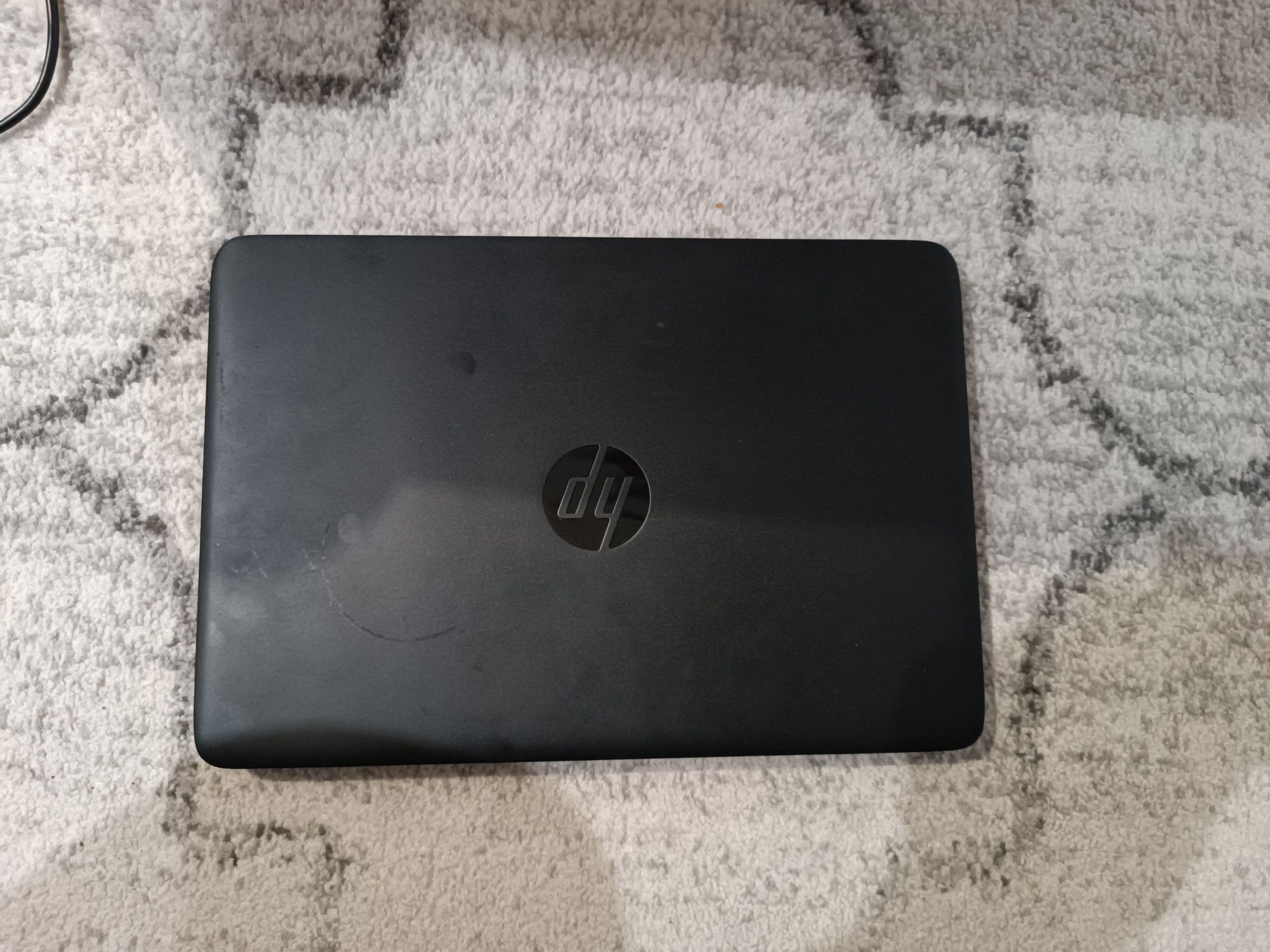 HP elite book 820 SSD i5 8GB RAM