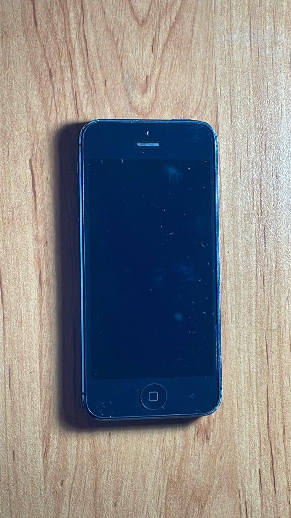 Телефон iPhone 5s