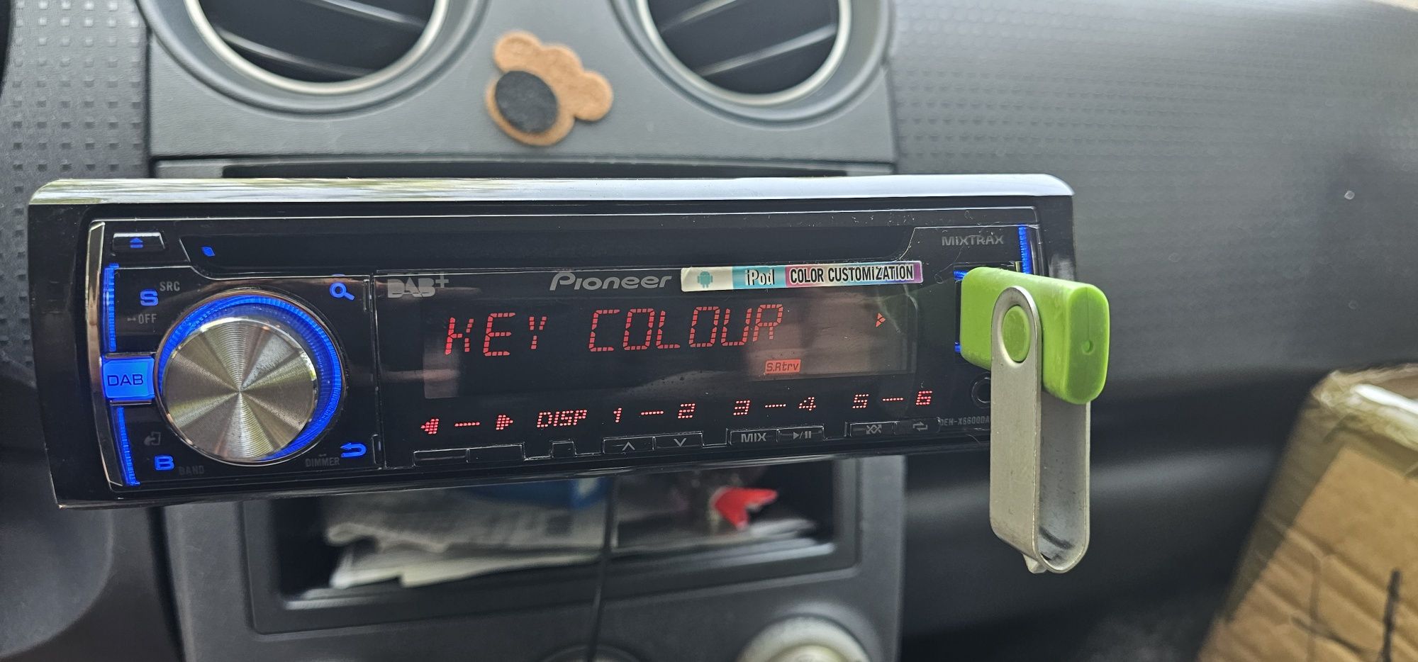 Продавам Pioneer deh-x6600dab