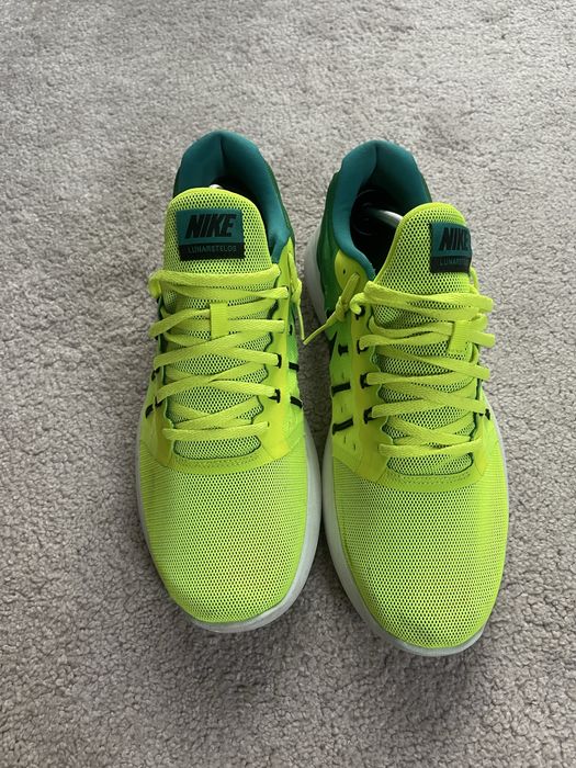 Adidasi Nike material plasa