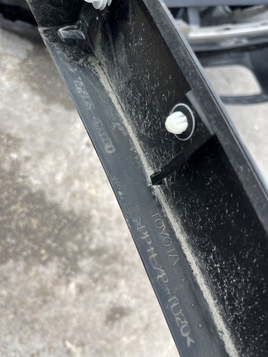 Лайсна за Toyota Rav 4 2018-