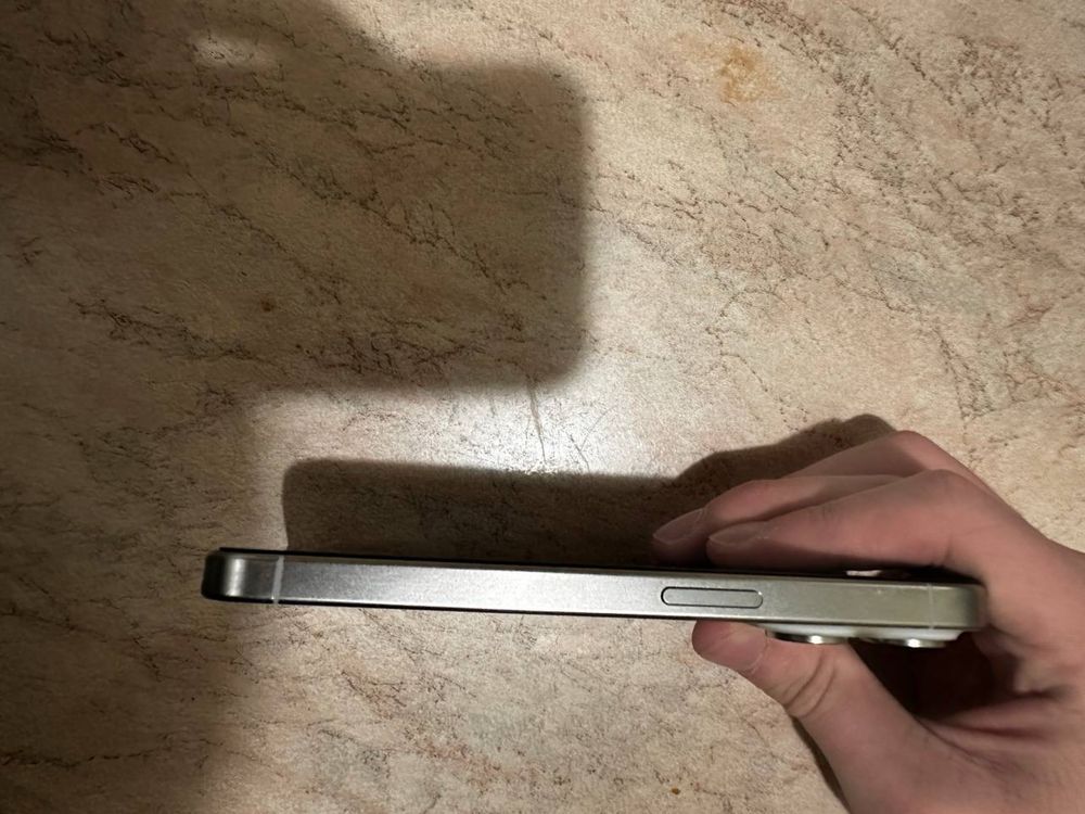 Iphone 15 Pro 100% yomkst