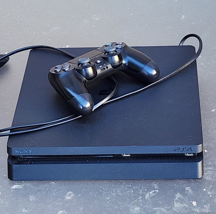 Vând Playstation 4 Slim 1TB