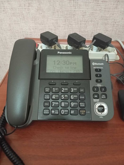 Продам радиотелефон PANASONIC четыре трубки на один телефонный номер.