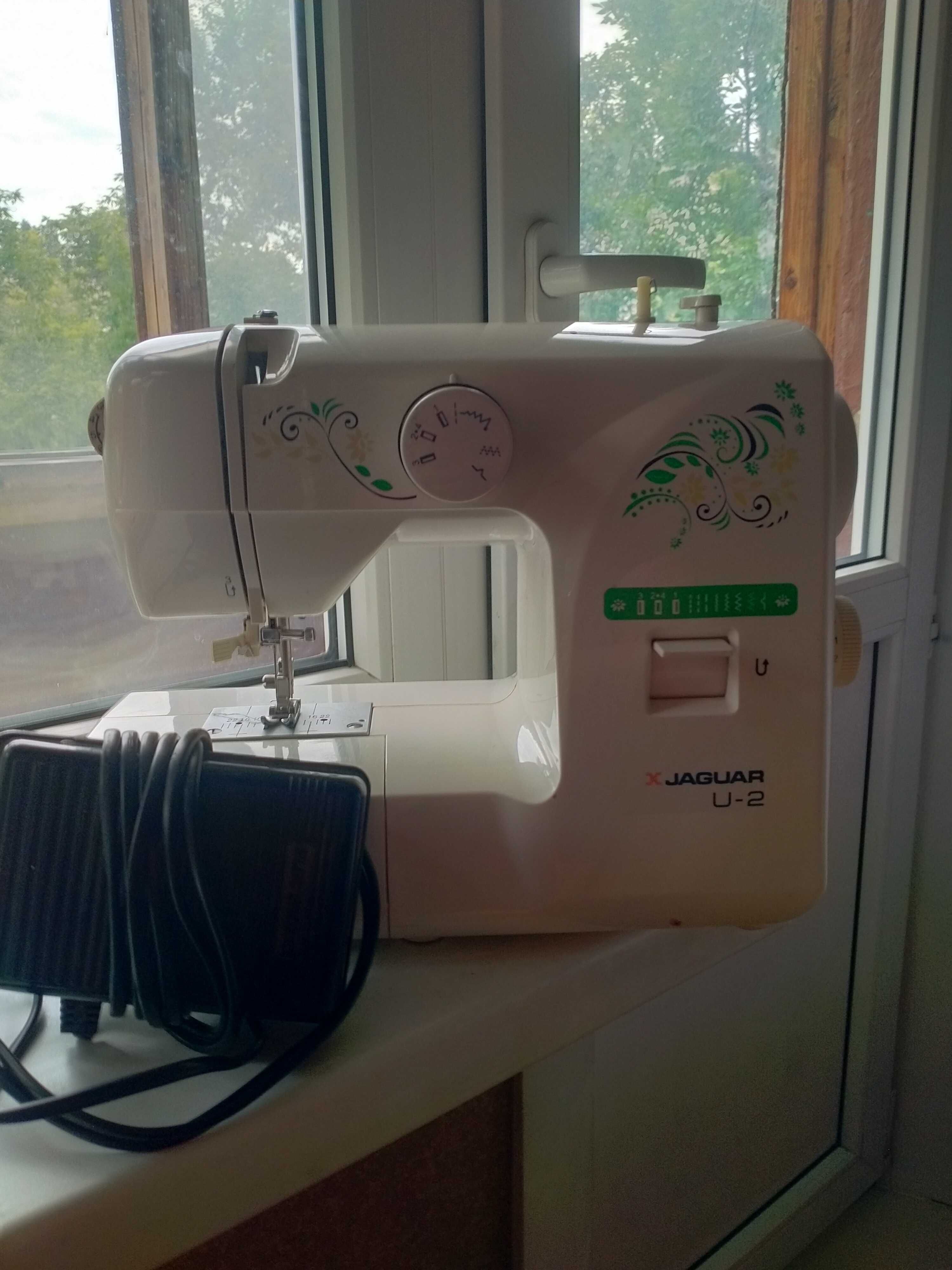 Продам электрическую швейную машинку