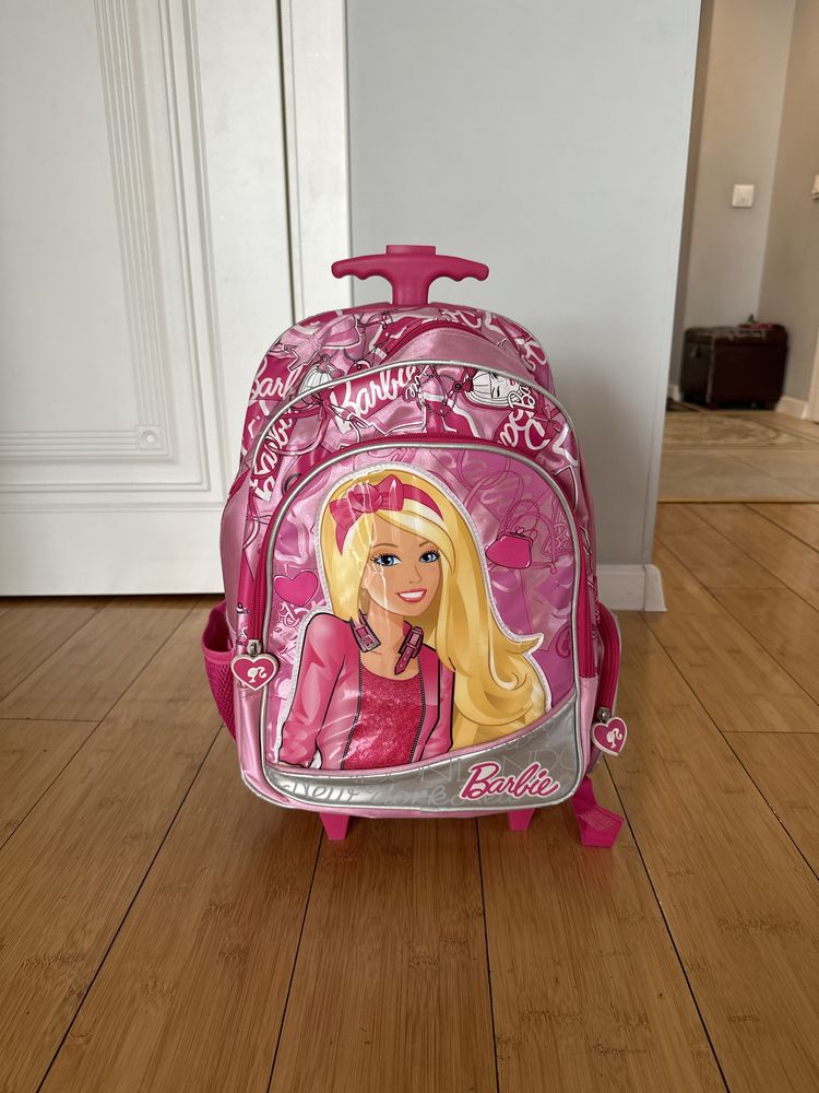 Продам школьный рюкзак Barbie