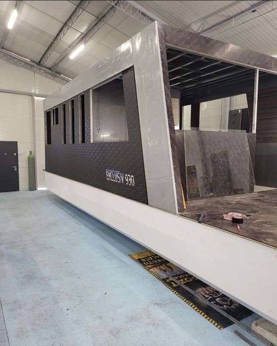 House boat casa pe apa