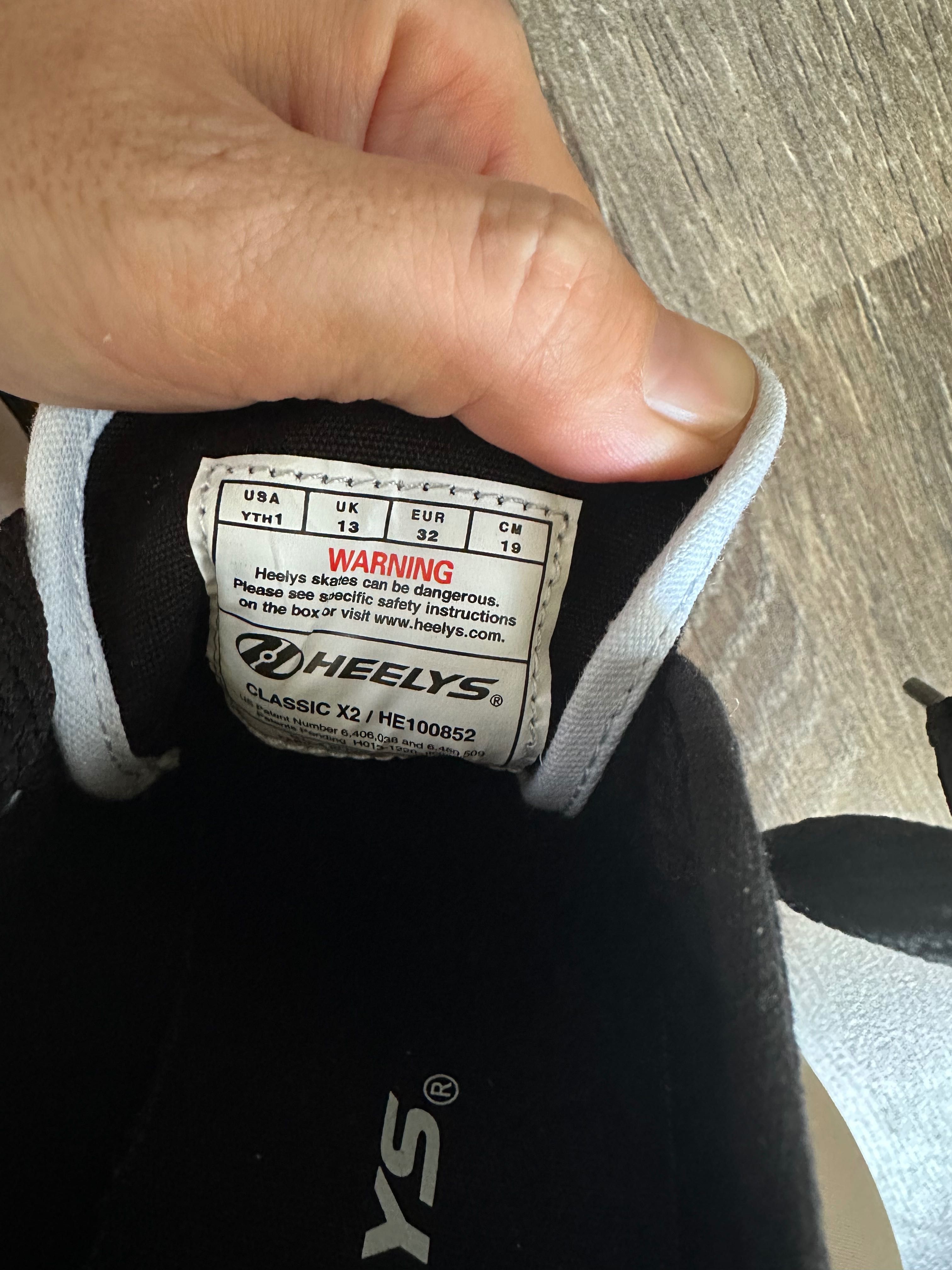 Нови Детски обувки с колелца heelys
