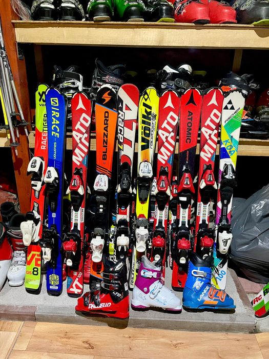 Schiuri copii skiuri începători intermediari