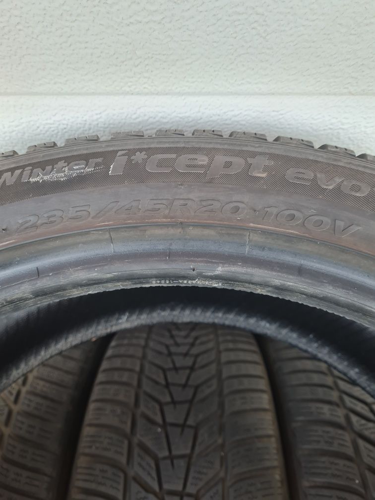 Зимни гуми 4 броя HANKOOK Winter IceptEvo3x 235 45 R20 дот 2622