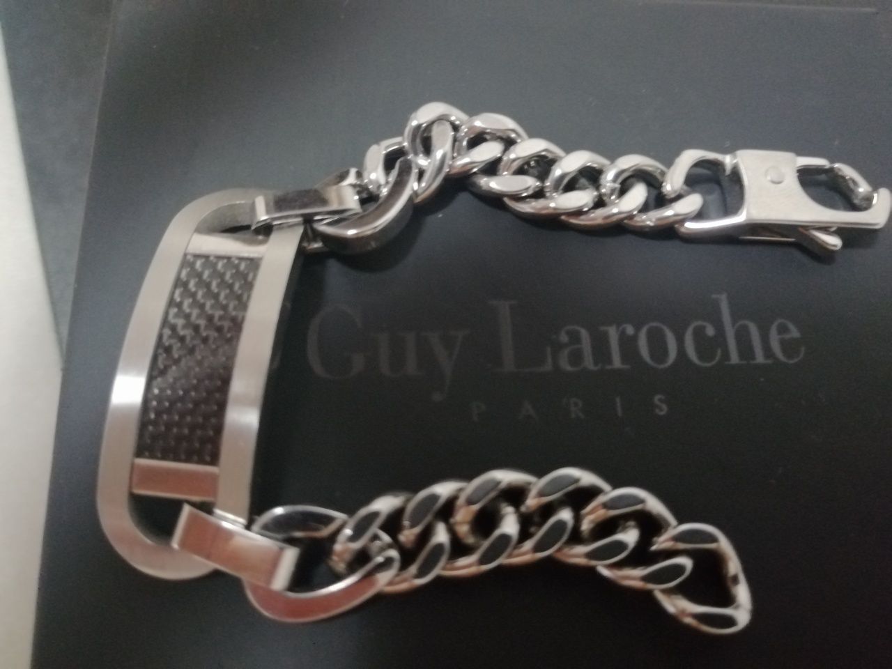 Vând brățară Guy Laroche Attachement