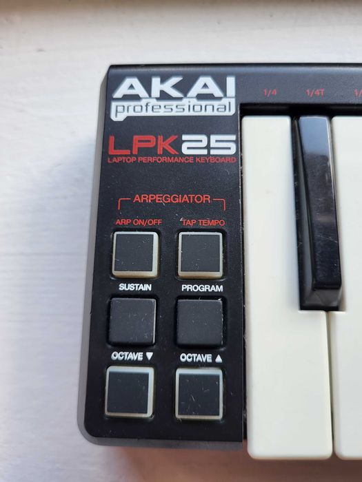 AKAI LPK25 mk1 controller
