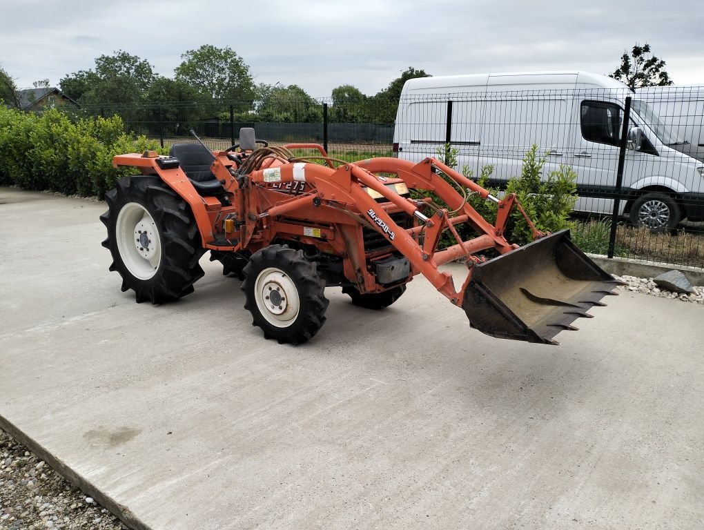 Tractor japonez Kubota 275