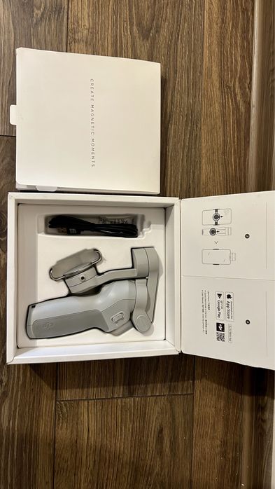 Vând stabilizator Dji om 4