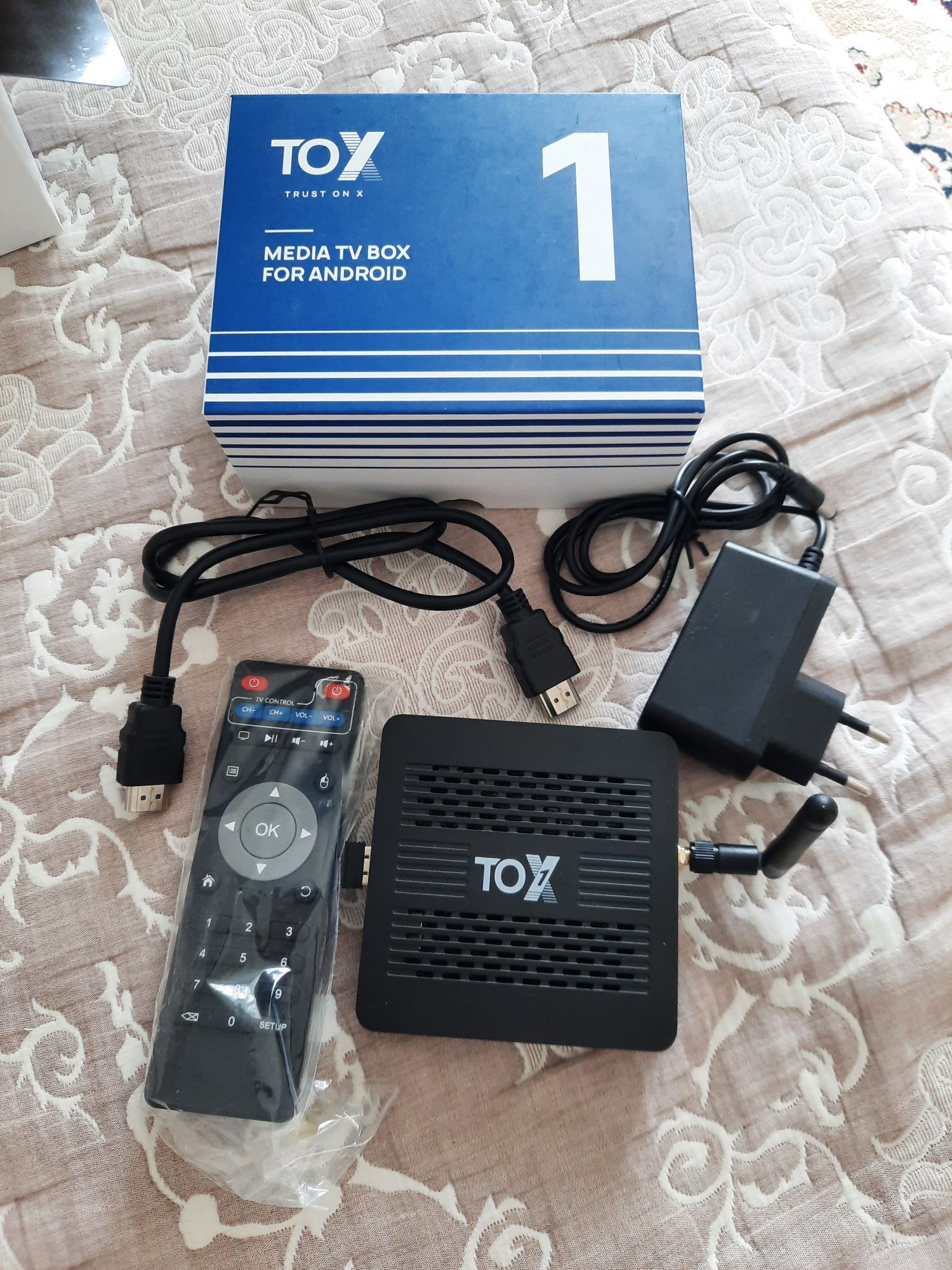 Продам андроид тв приставку Tox1