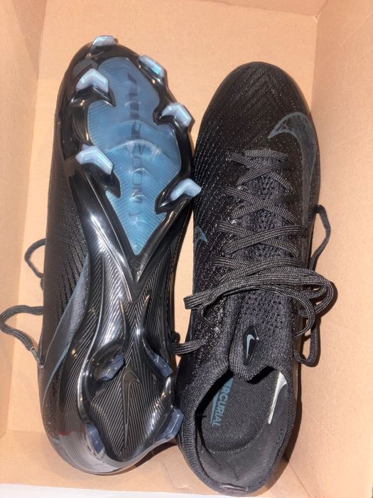 Ghete de fotbal profesionale Nike Mercurial